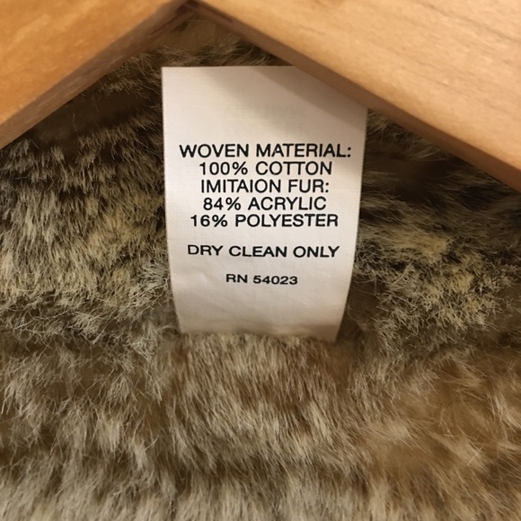 GAP Reversible Faux Fur Vest - Picture 5 of 5